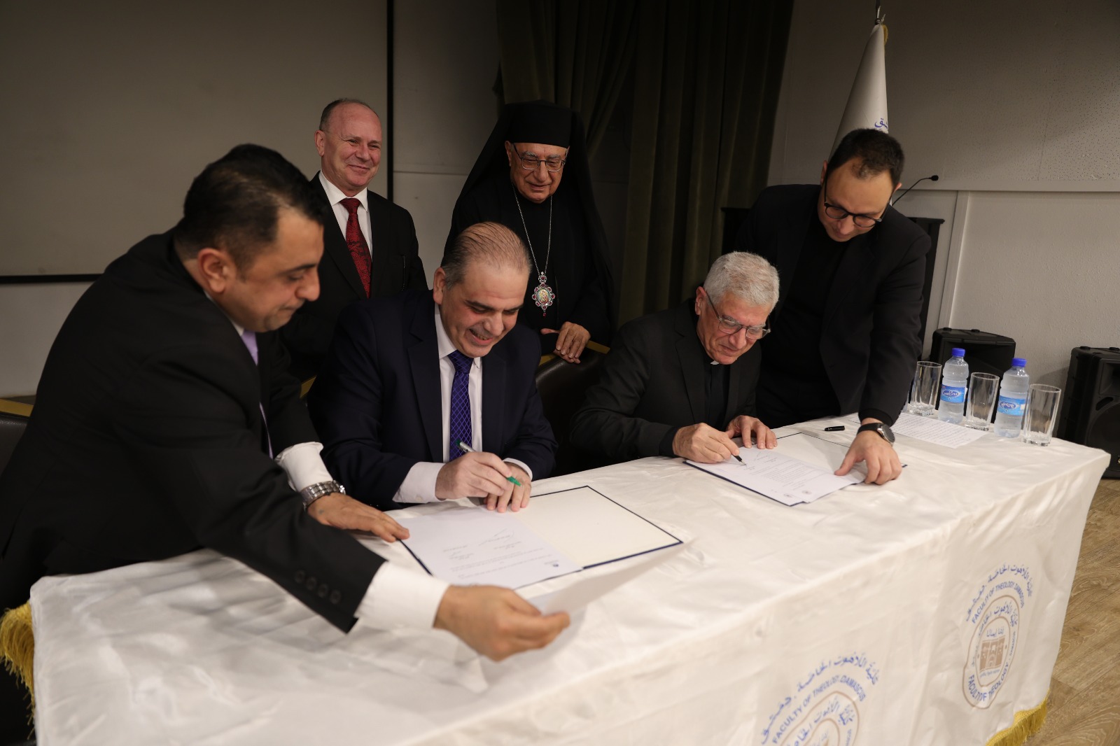 توقيع اتفاقية تعاون مشترك بين الجامعة الافتراضيّة السوريّة وكلّيّة اللاهوت الخاصّة